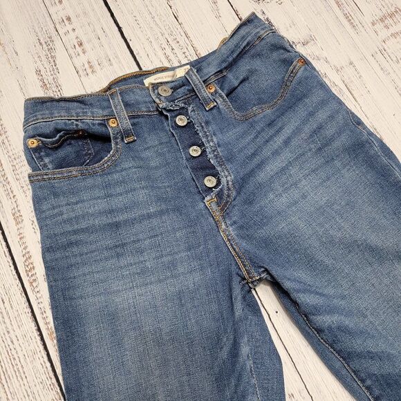 Levi's Women's Size 27 High Waist Cropped Straight Leg Dark Wash Denim Jeans - Picture 3 of 9